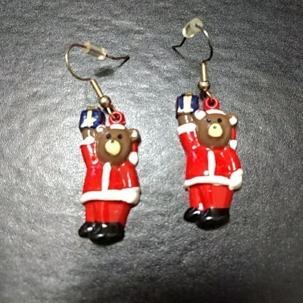 🐻 Holiday bear earrings